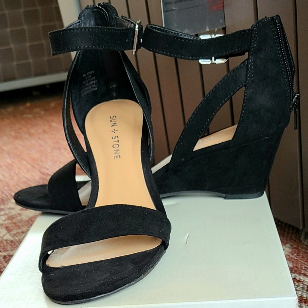 Sun + Stone Jossief Black Wedges size 7.5